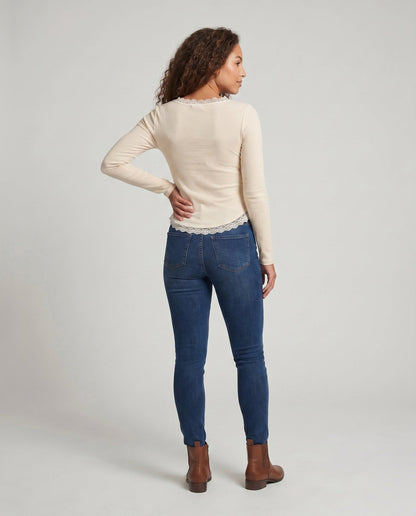 Women's long-sleeve shirt with playful teddy design and lace - Chichicherry