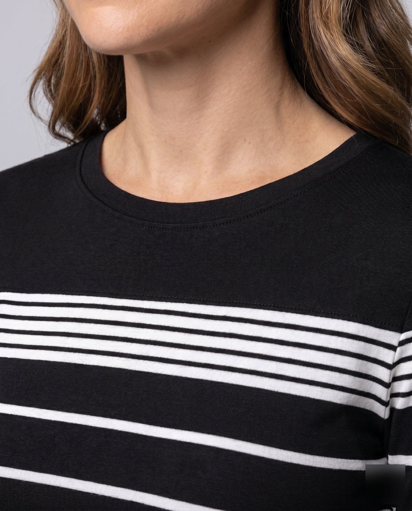 Women's long sleeve shirt with trendy stripe pattern and casual fit - Chichicherry