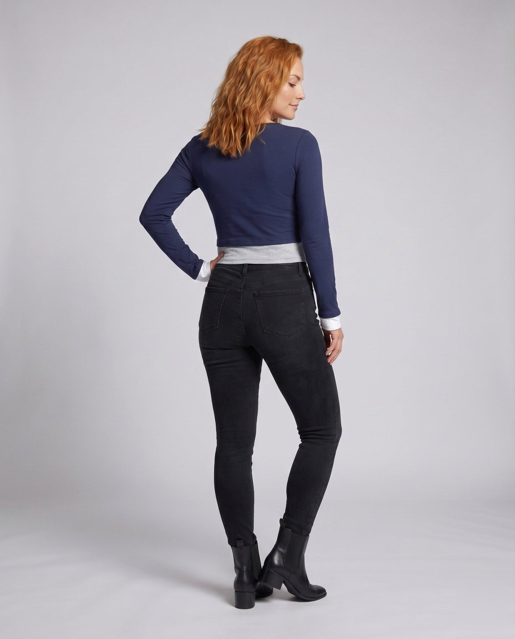 Women's long-sleeved top with button placket and fitted cut - Chichicherry