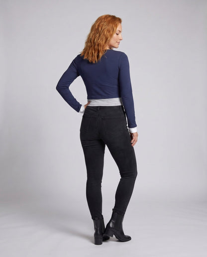 Women's long-sleeved top with button placket and fitted cut - Chichicherry