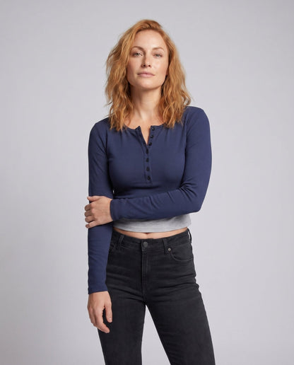 Women's long-sleeved top with button placket and fitted cut - Chichicherry