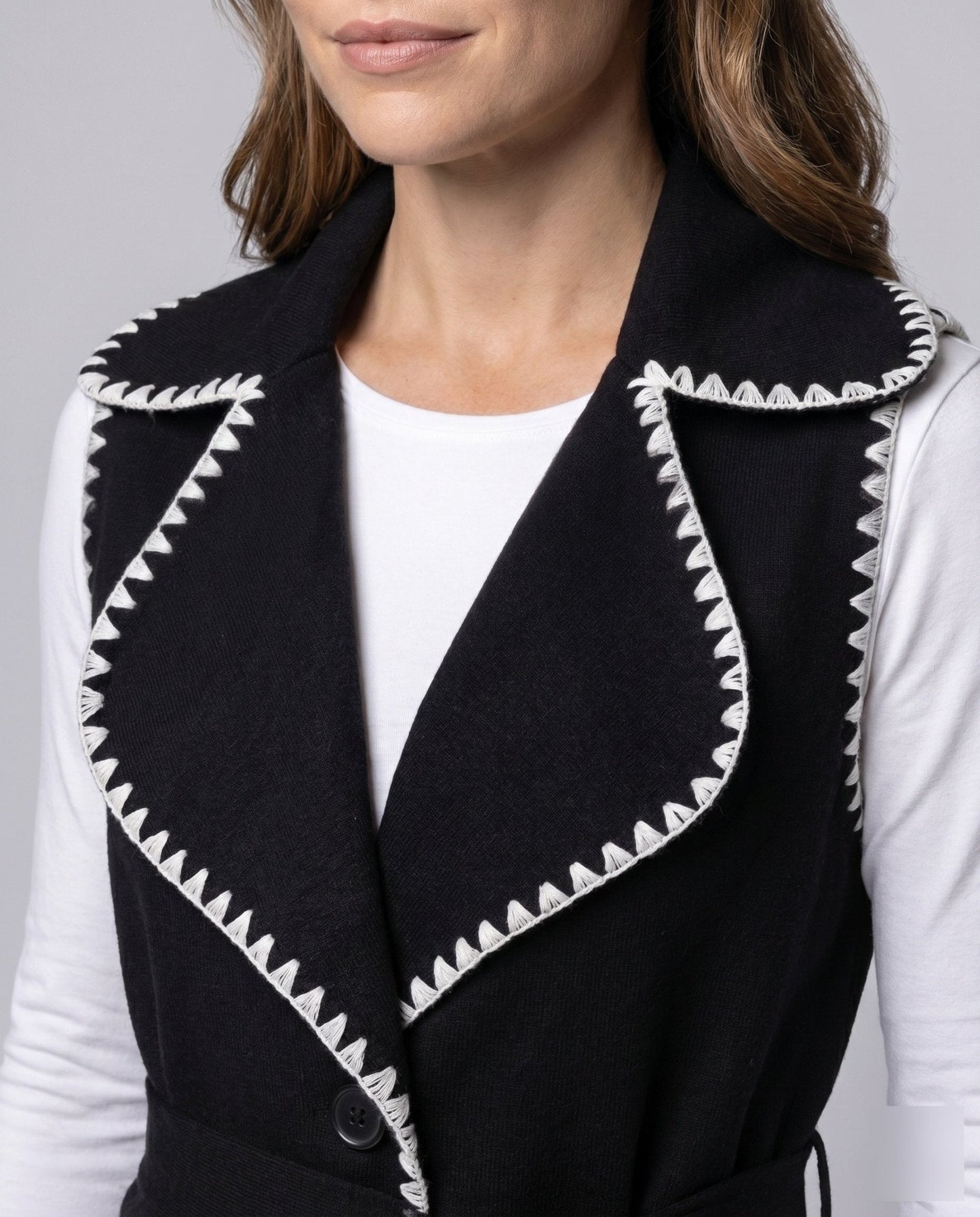 Women's long vest with elegant button closure and tapered belt - Chichicherry