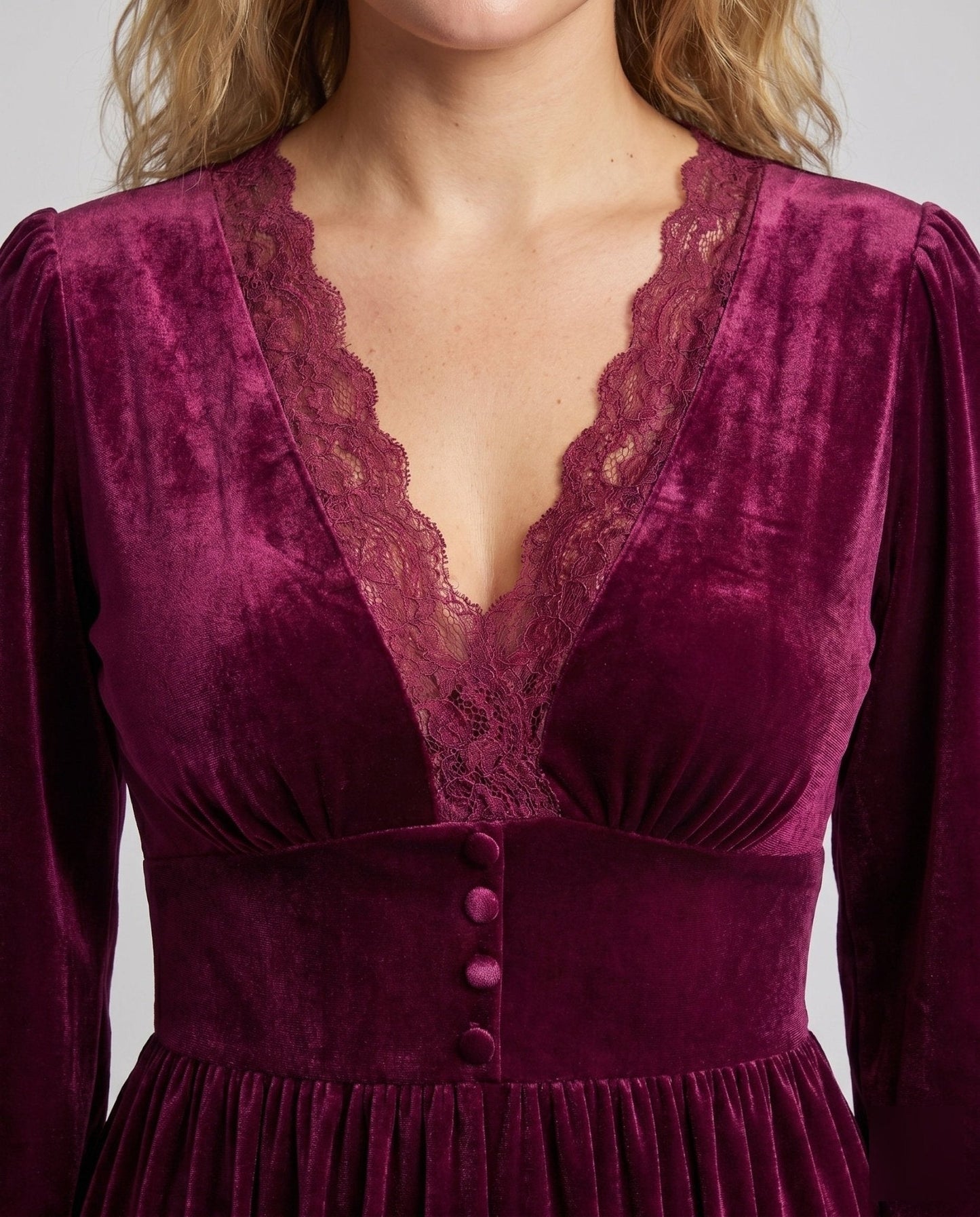 Women’s maxi dress with elegant lace accents - Chichicherry