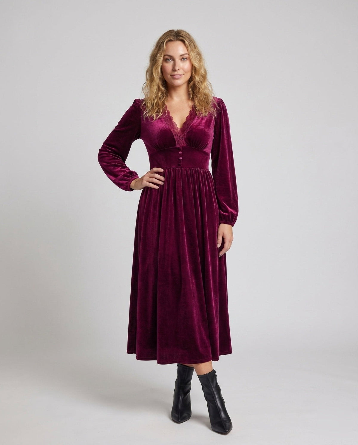 Women’s maxi dress with elegant lace accents - Chichicherry