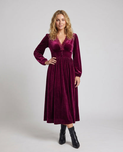Women’s maxi dress with elegant lace accents - Chichicherry