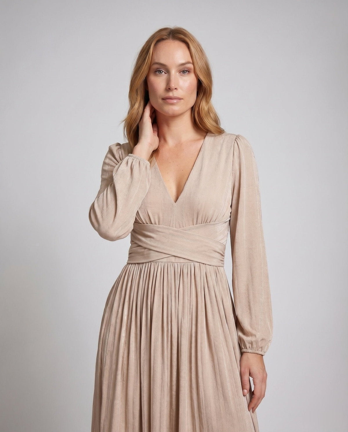 Women's maxi dress with elegant V-neck and casual ruffle hem - Chichicherry