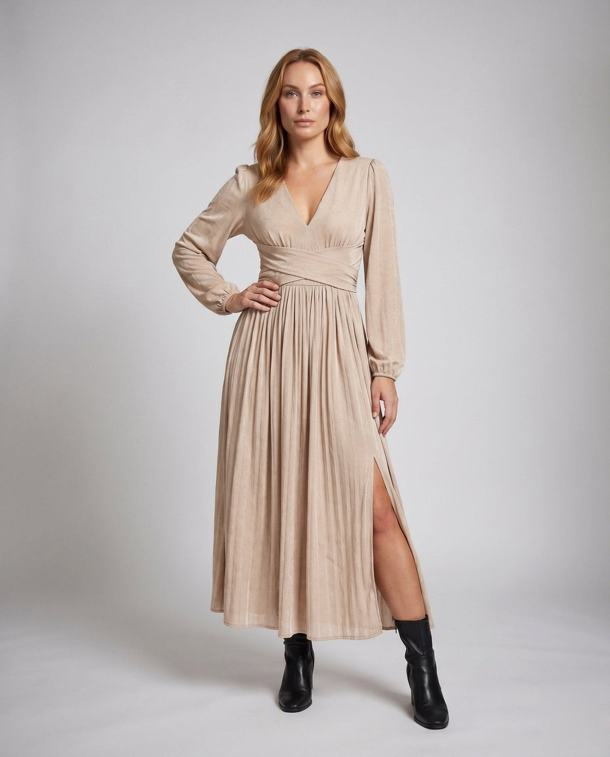 Women's maxi dress with elegant V-neck and casual ruffle hem - Chichicherry