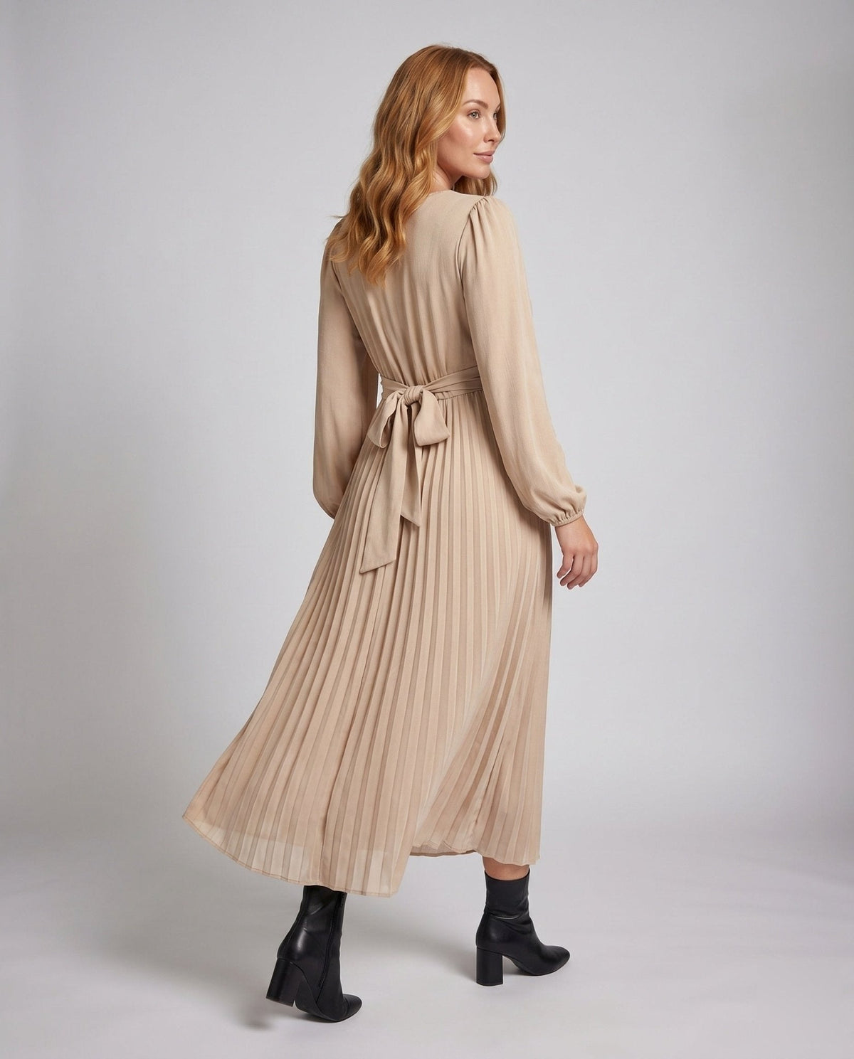 Women's maxi dress with elegant V-neck and casual ruffle hem - Chichicherry