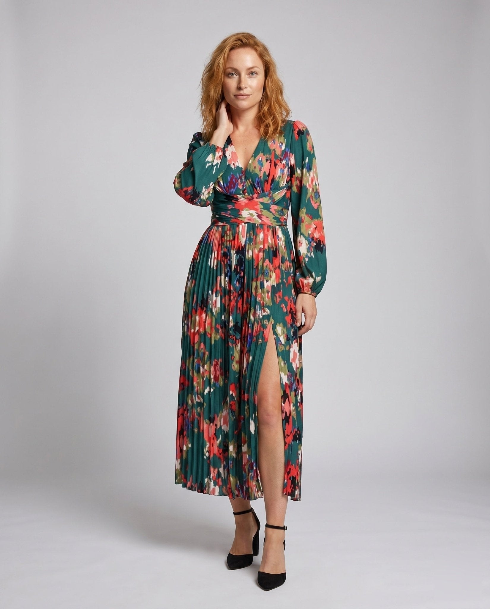 Women's maxi dress with floral pleats, deep V-neckline, and side slit - Chichicherry