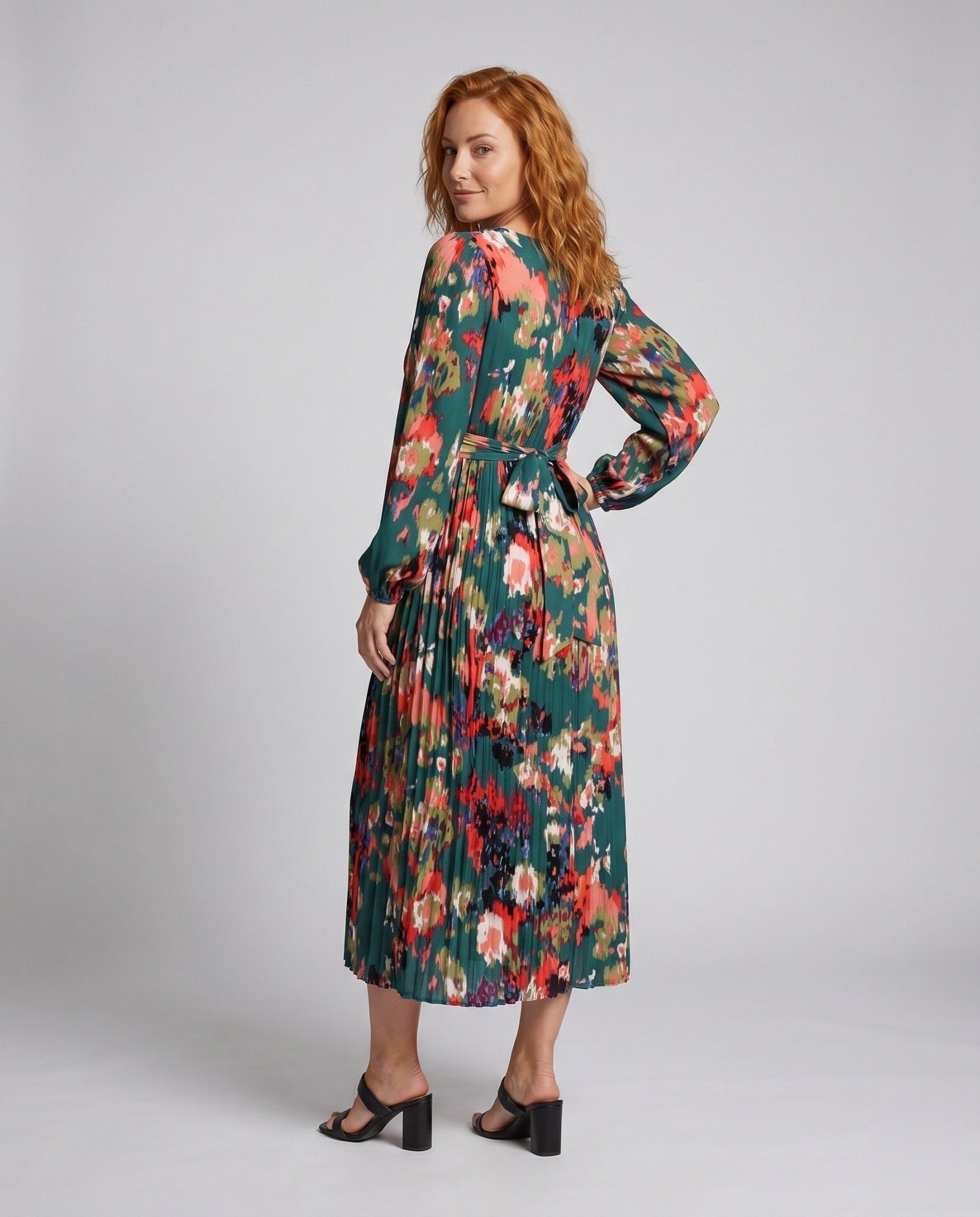Women's maxi dress with floral pleats, deep V-neckline, and side slit - Chichicherry