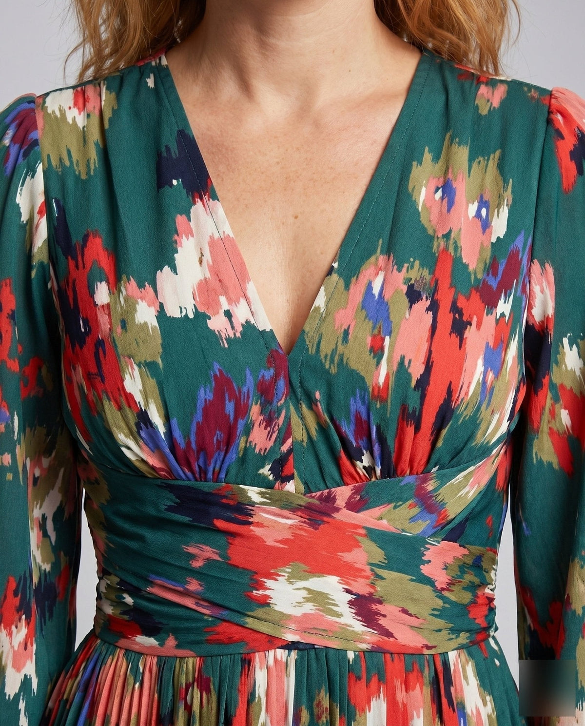 Women's maxi dress with floral pleats, deep V-neckline, and side slit - Chichicherry