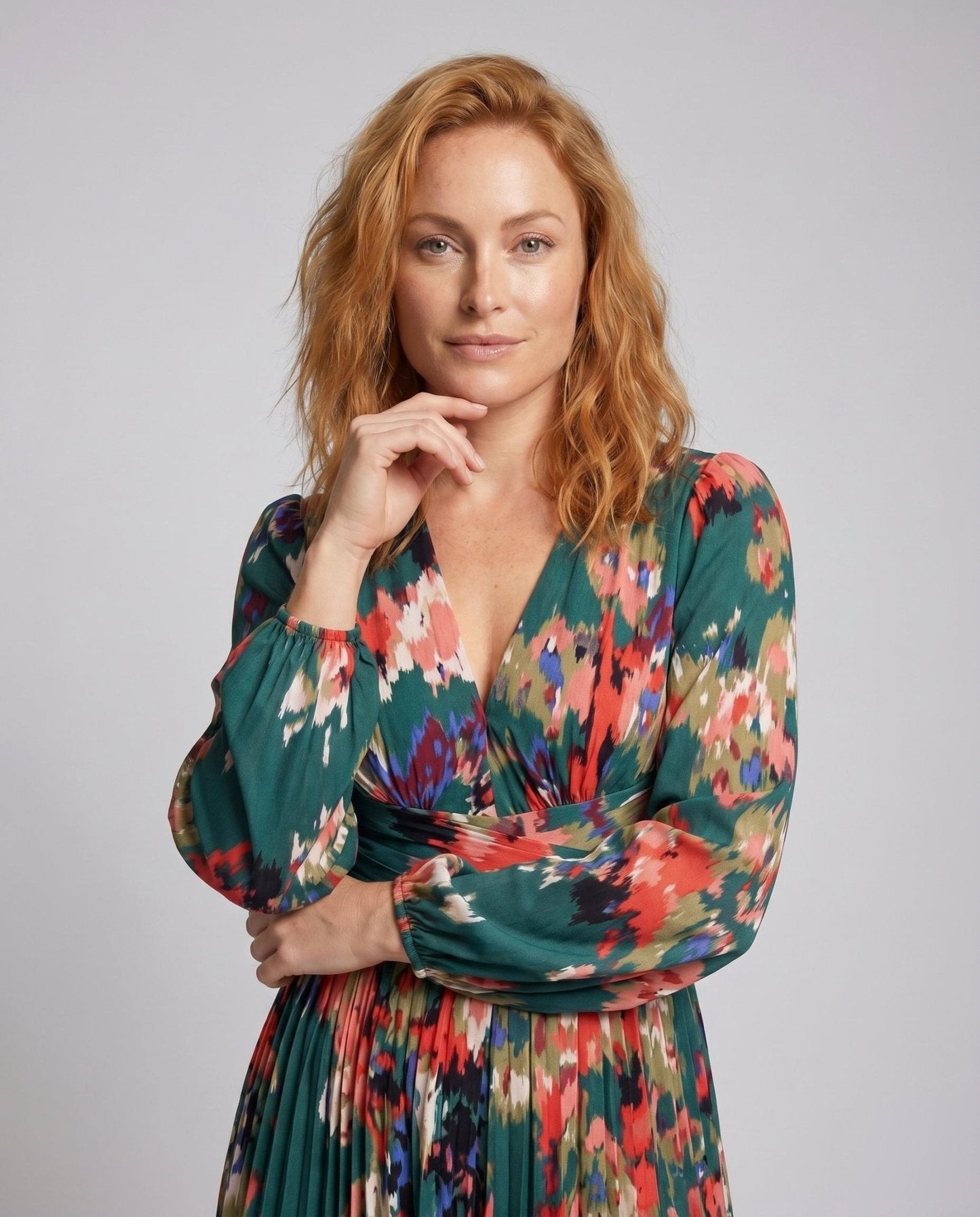Women's maxi dress with floral pleats, deep V-neckline, and side slit - Chichicherry