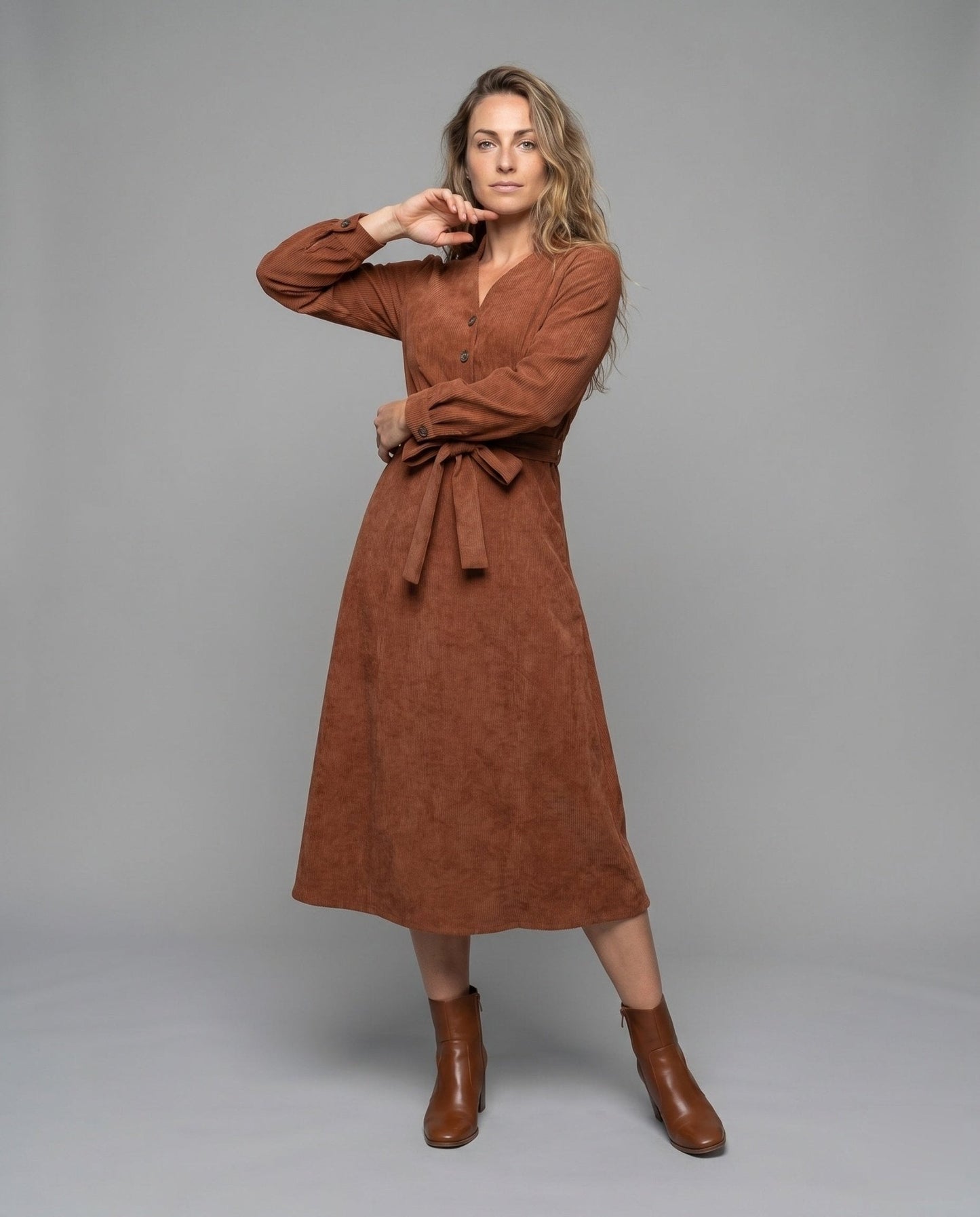 Women's maxi dress with tailored cut and elegant button placket - Chichicherry