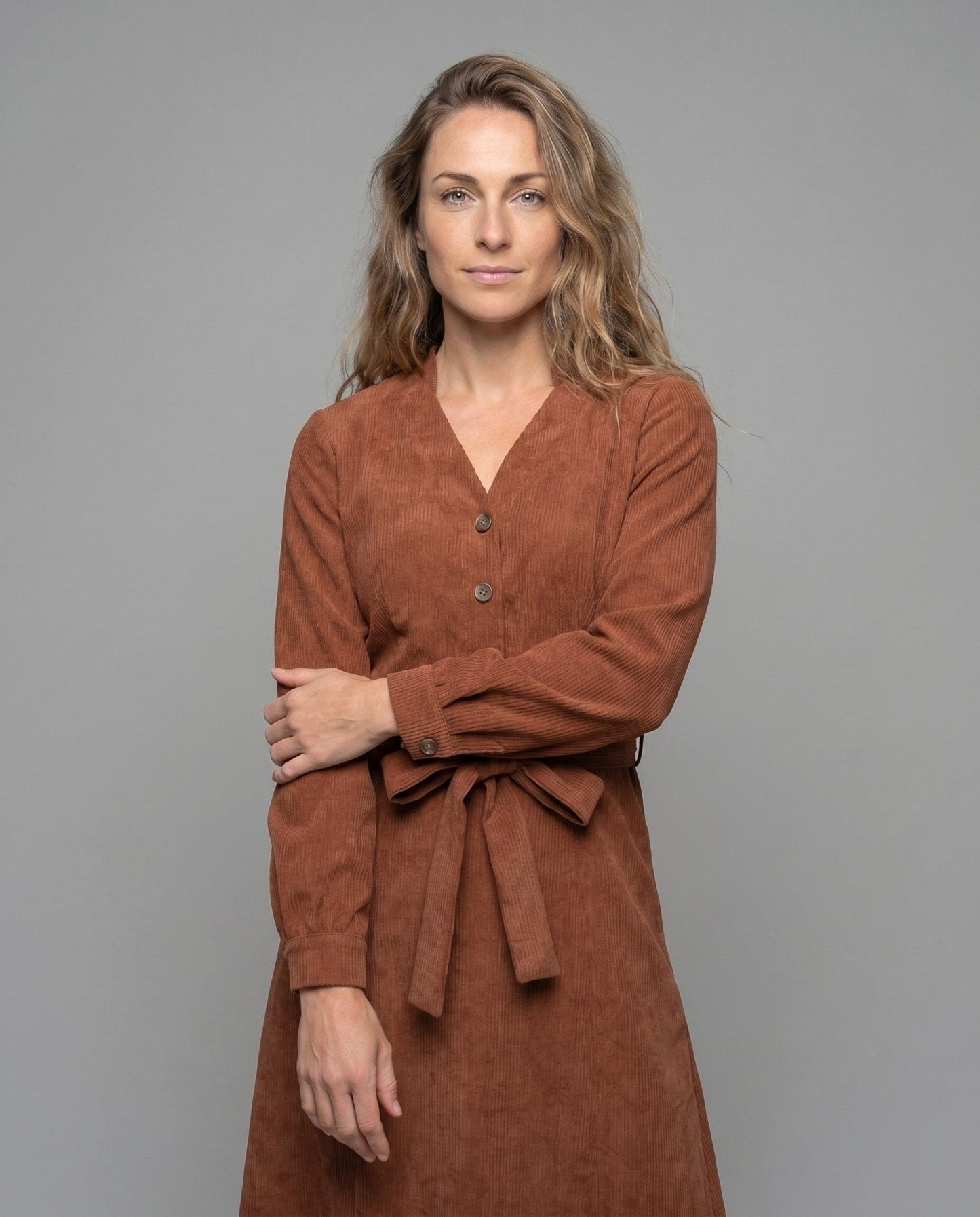 Women's maxi dress with tailored cut and elegant button placket - Chichicherry