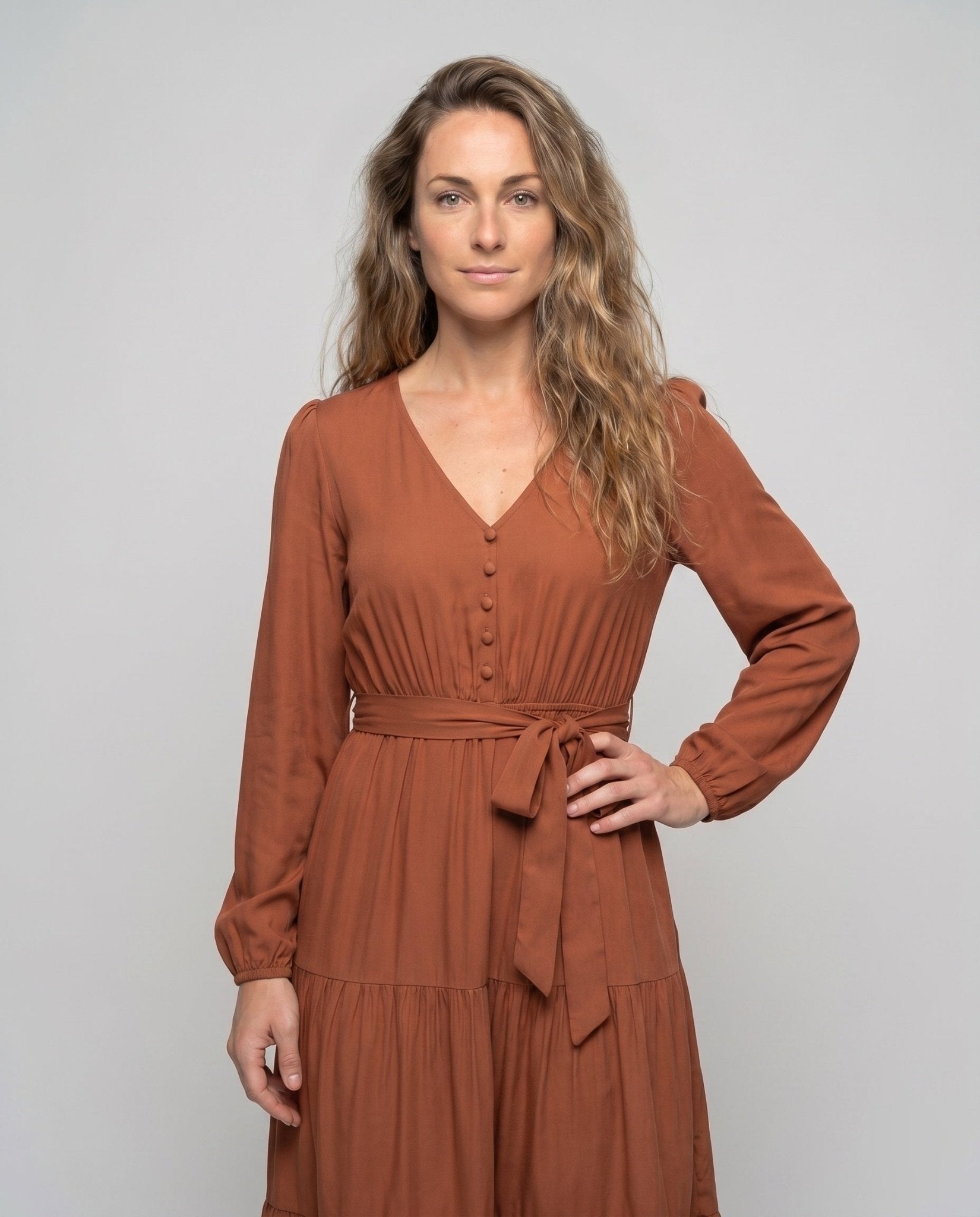 Women's maxi dress with tailored cut and elegant ruffle decoration - Chichicherry