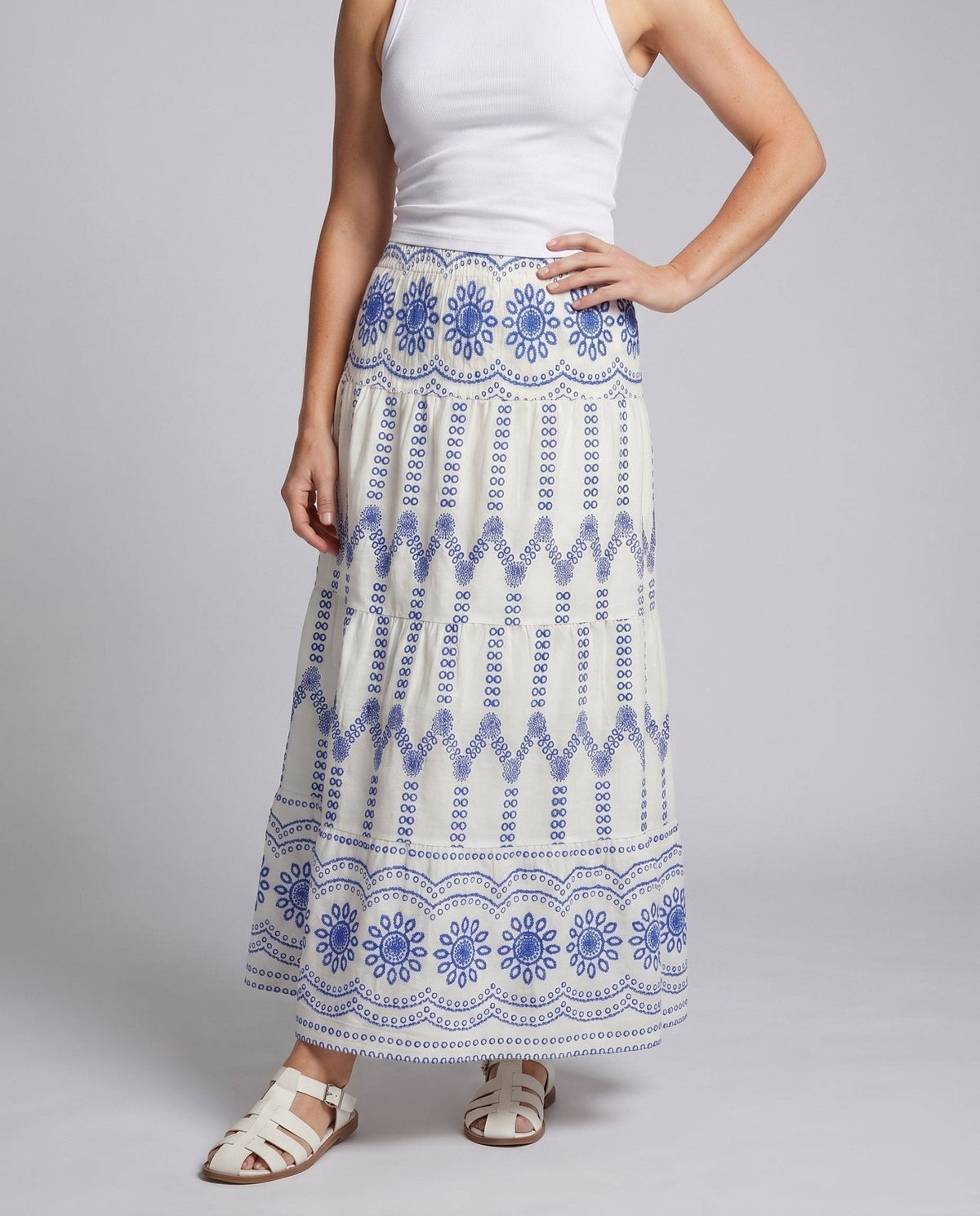 Women's maxi skirt with detailed embroidery and elastic waistband - Chichicherry