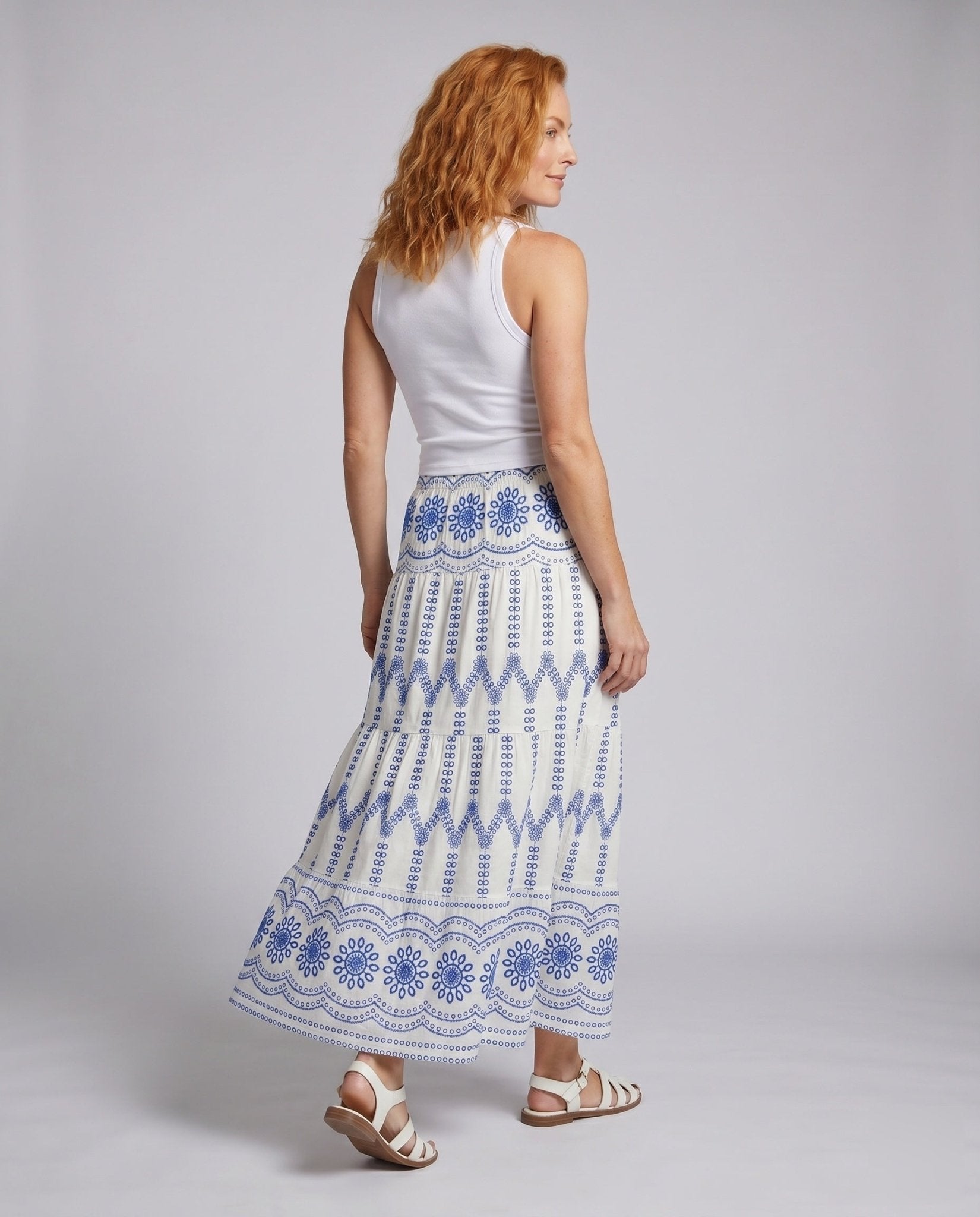 Women's maxi skirt with detailed embroidery and elastic waistband - Chichicherry