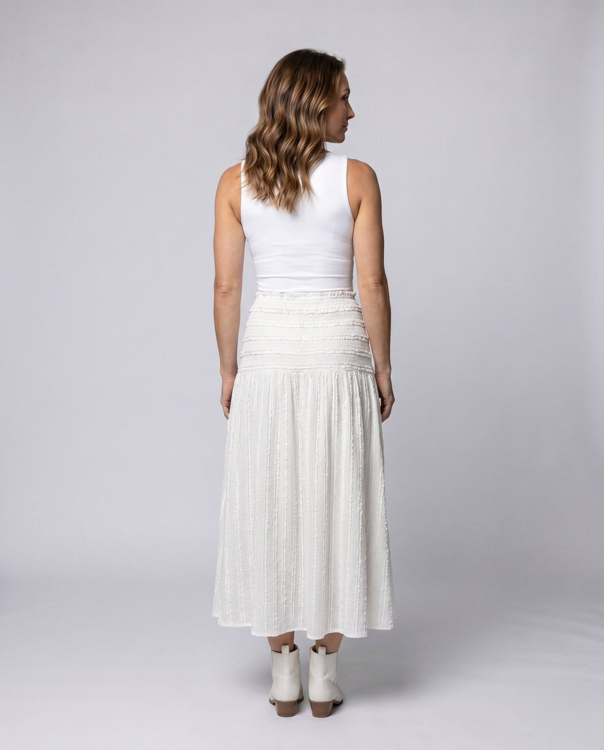 Women's maxi skirt with textured surface and elastic waistband - Chichicherry