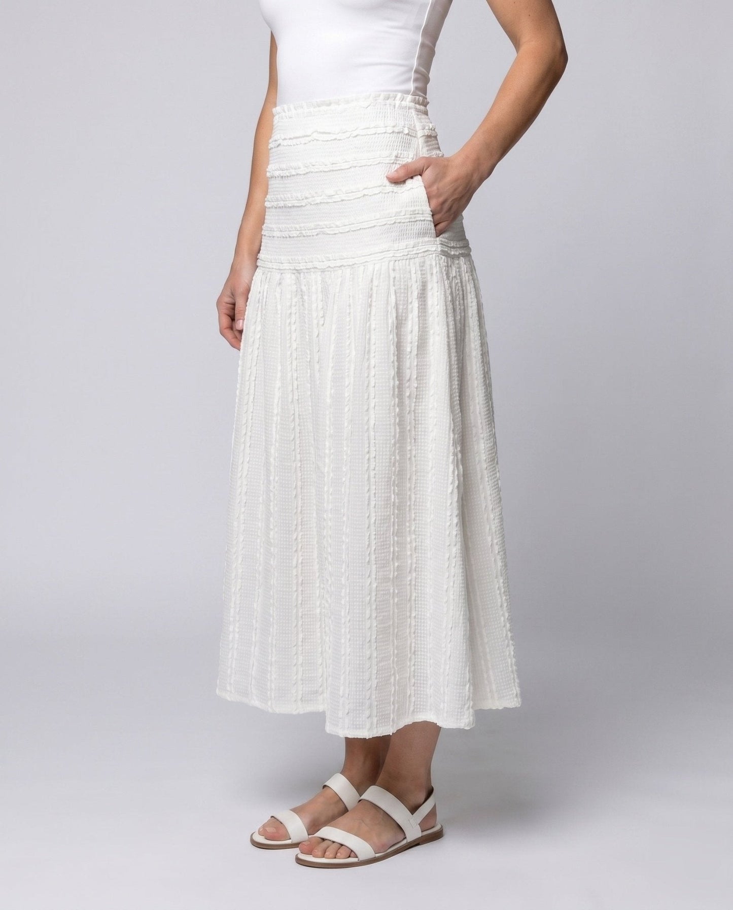 Women's maxi skirt with textured surface and elastic waistband - Chichicherry
