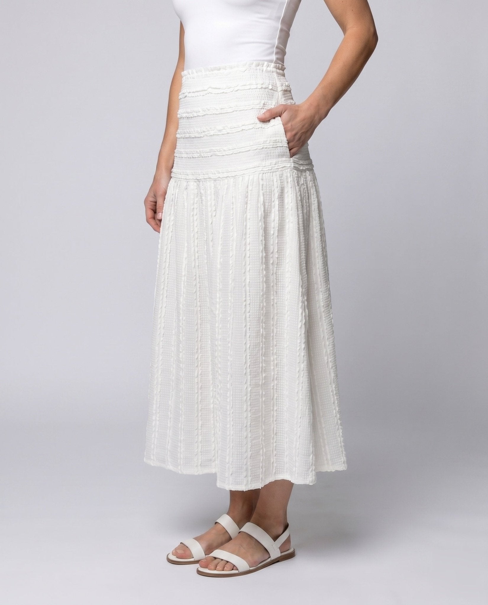 Women's maxi skirt with textured surface and elastic waistband - Chichicherry