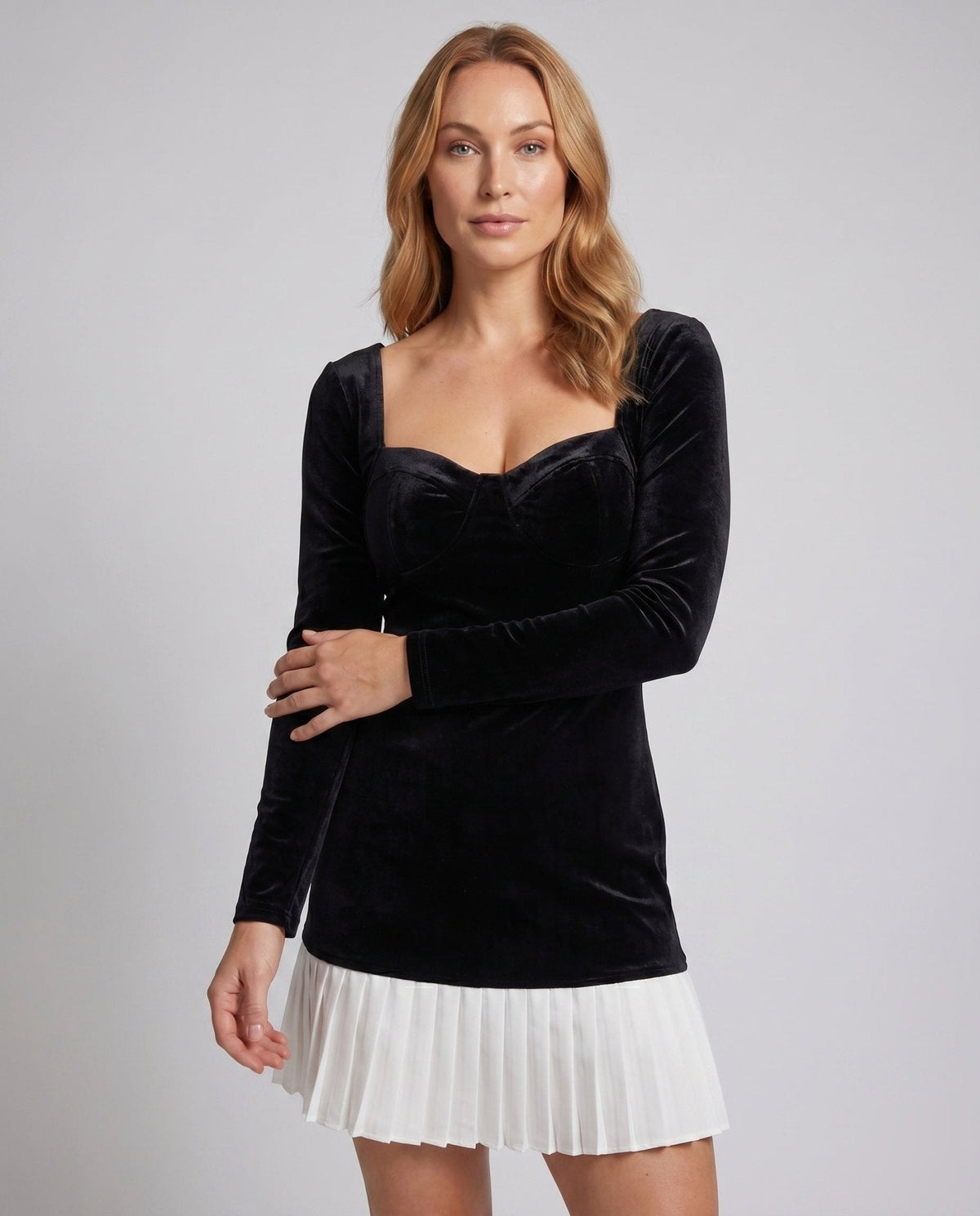 Women's mini dress with elegant pleated hem and tailored top - Chichicherry