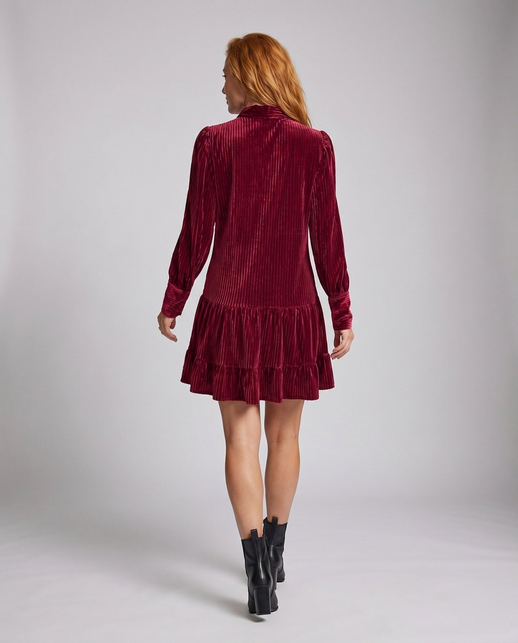 Women's pleated dress with elegant bow collar and ruffles - Chichicherry