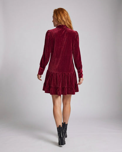 Women's pleated dress with elegant bow collar and ruffles - Chichicherry