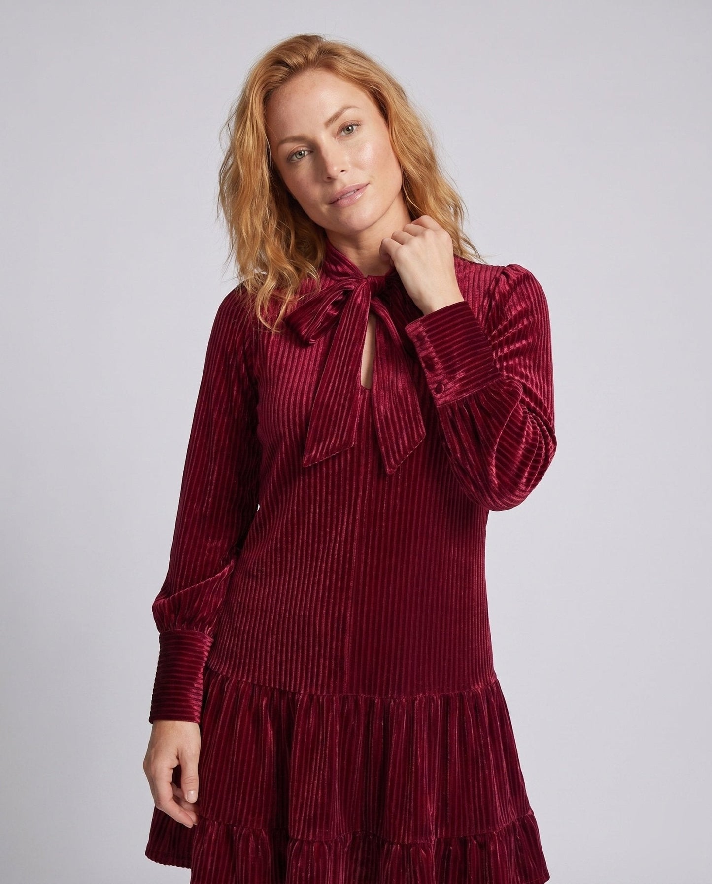 Women's pleated dress with elegant bow collar and ruffles - Chichicherry