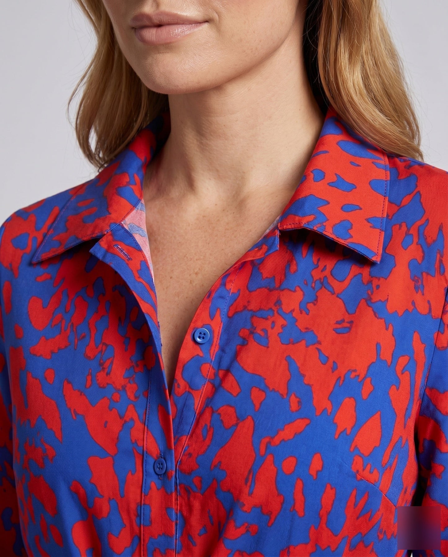 Women's Shirt Dress with Refined Waistline and Slit - close-up detail