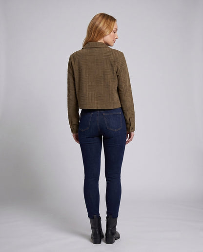 Women's short jacket with textured design and practical pockets - Chichicherry