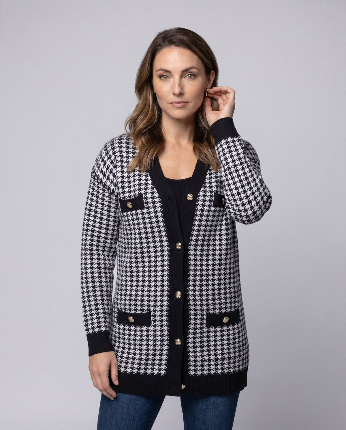 Women's stylish cardigan with houndstooth pattern and elegant button details - Chichicherry