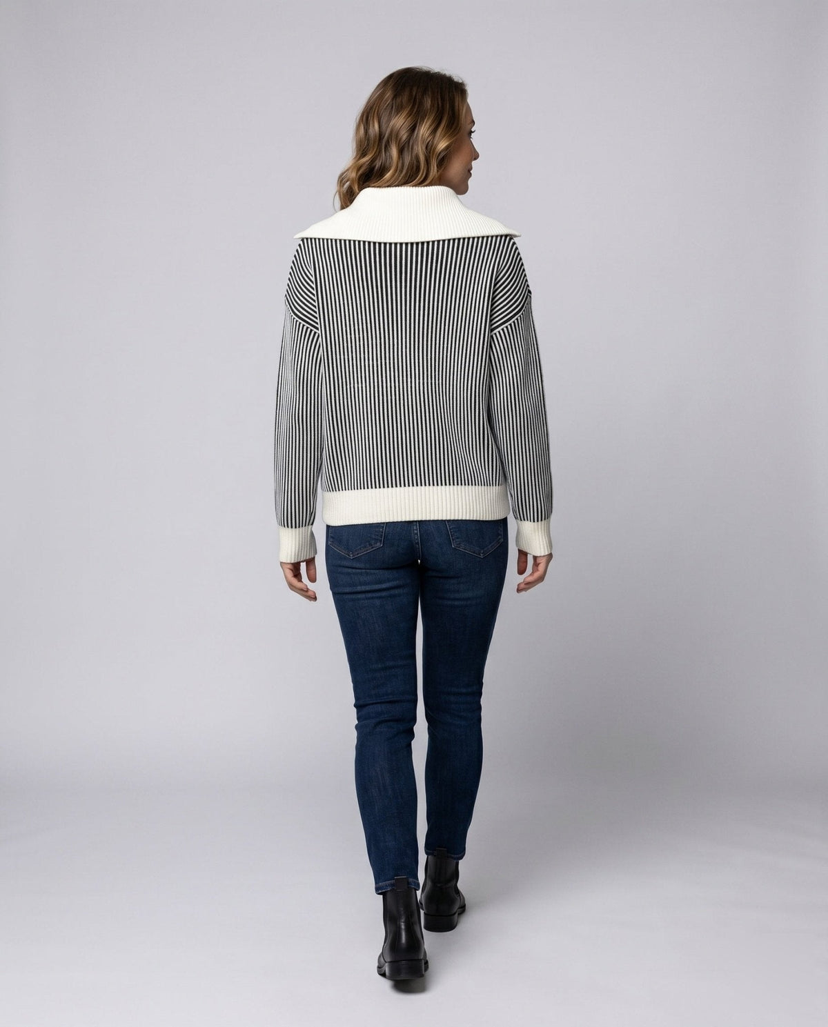 Women's stylish sweatshirt with contrasting collar and striped pattern - Chichicherry