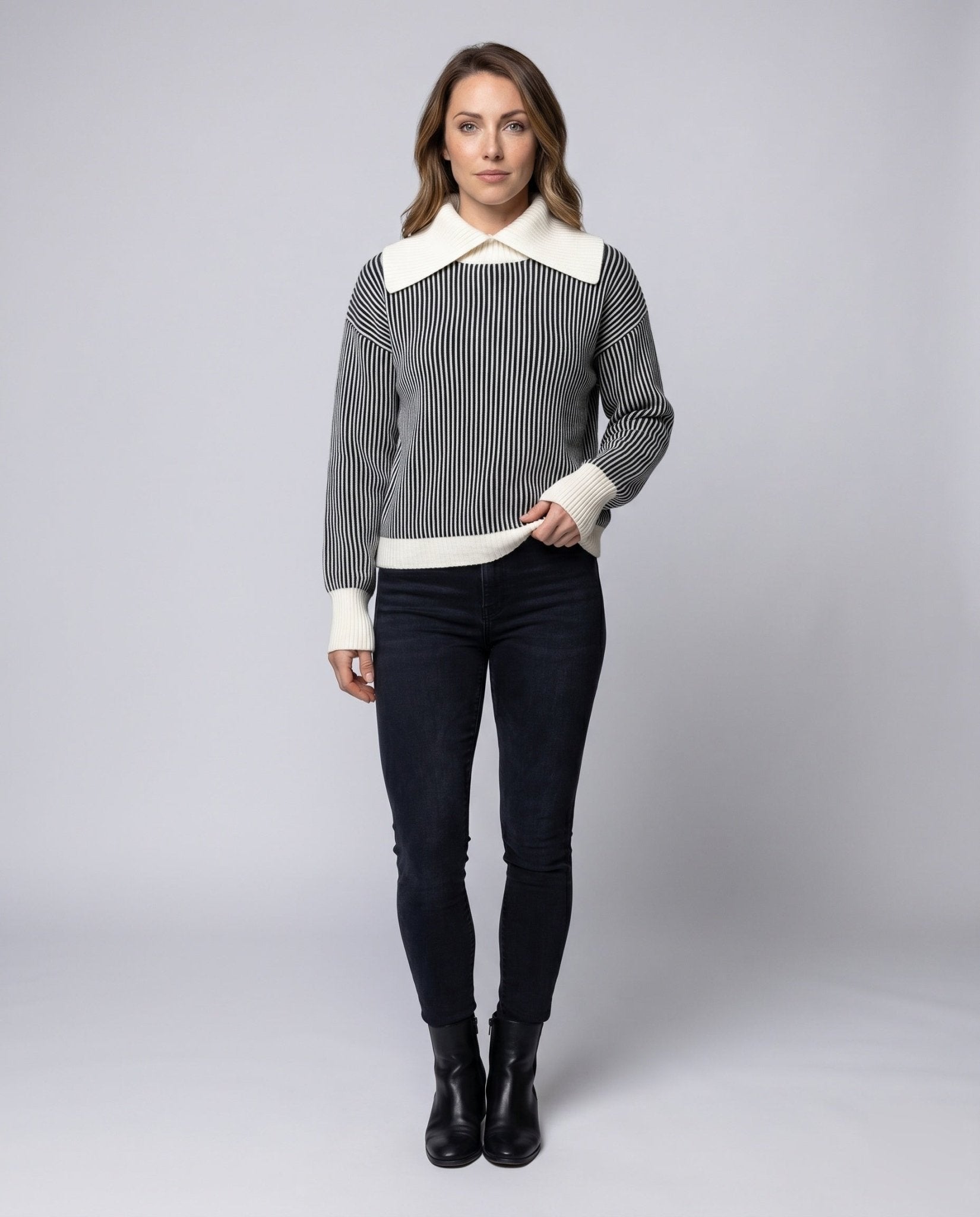 Women's stylish sweatshirt with contrasting collar and striped pattern - Chichicherry