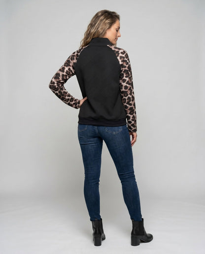 Women’s sweatshirt with animal print and modern stand-up collar - Chichicherry