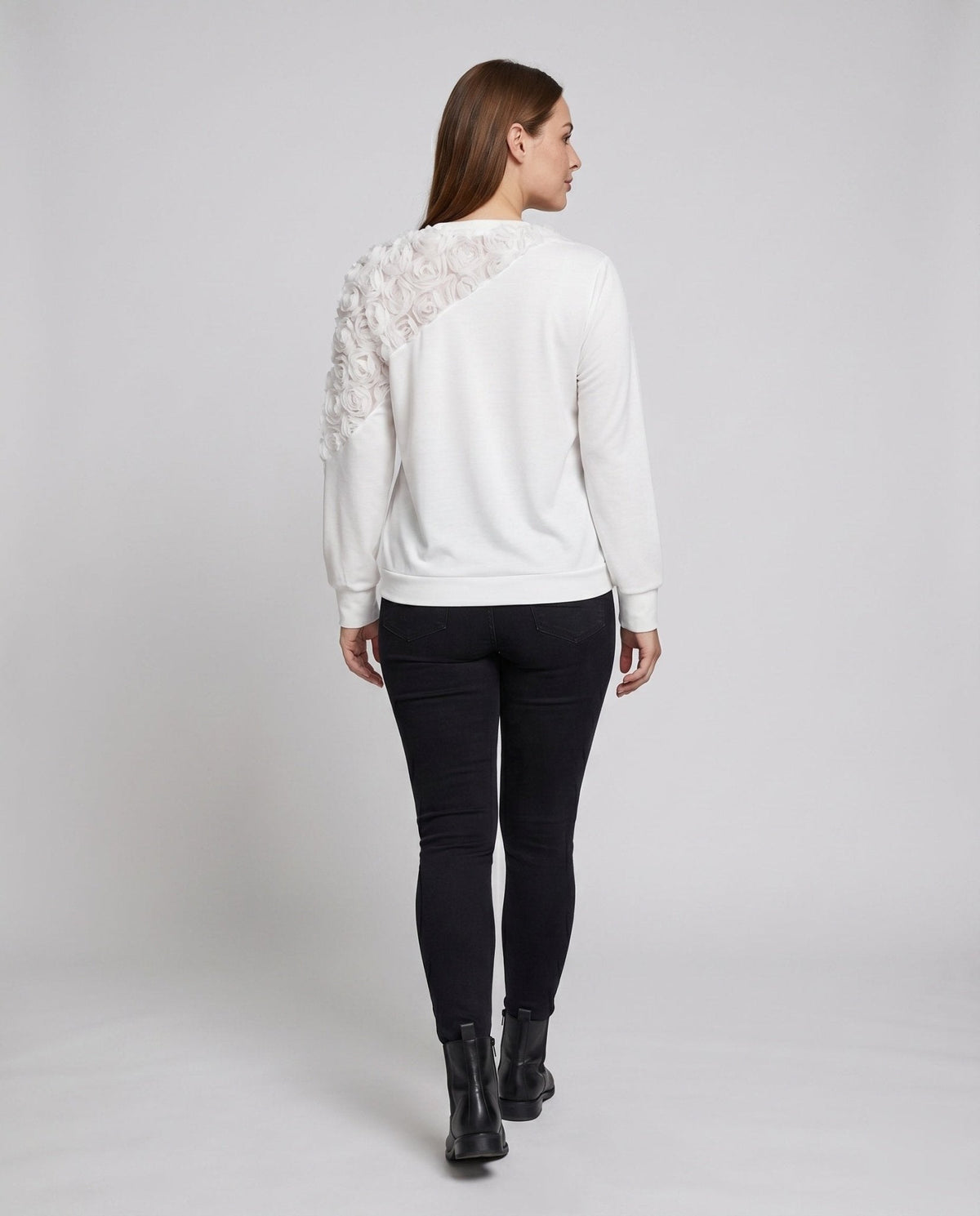 Women's sweatshirt with elegant floral details - Chichicherry