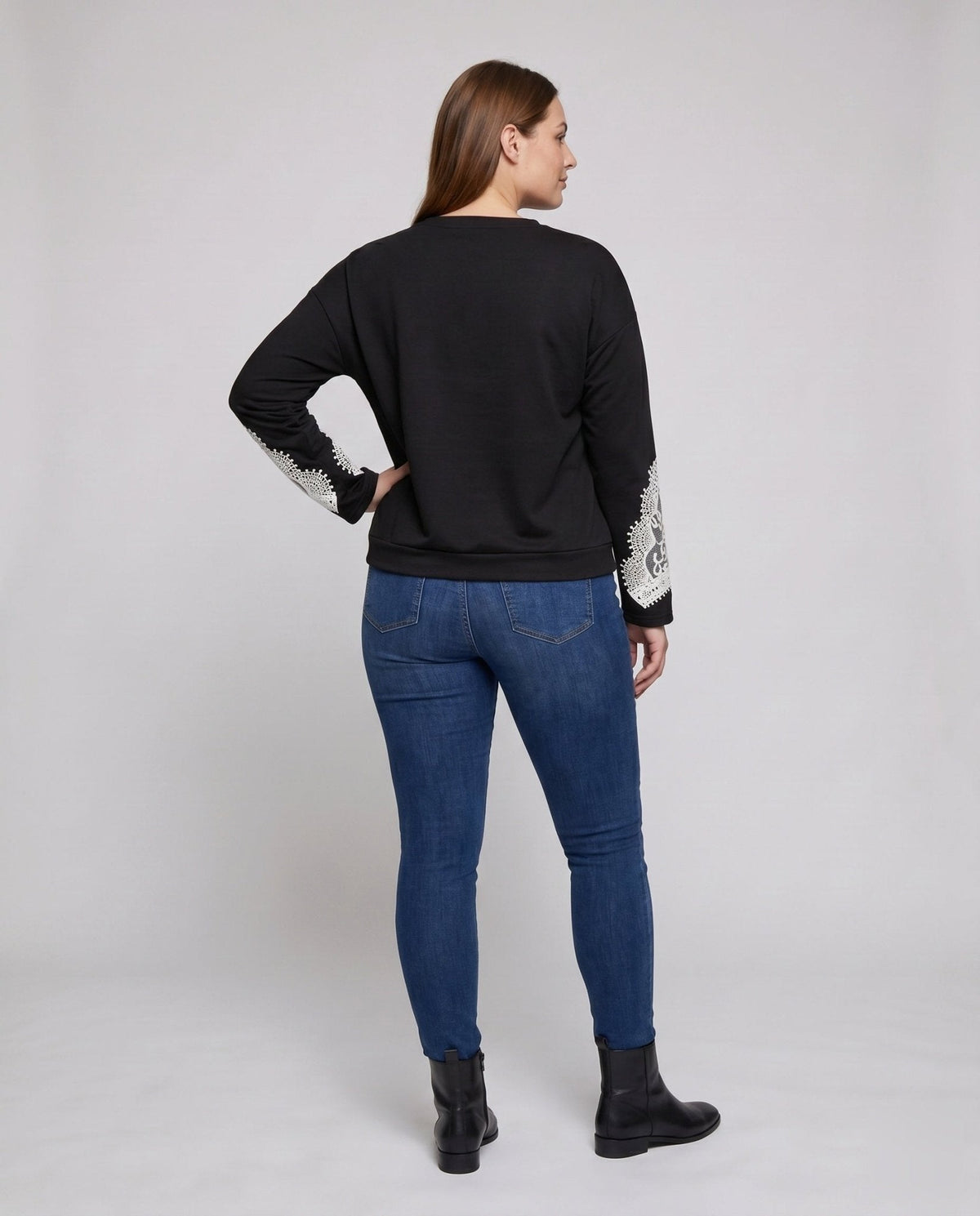 Women’s sweatshirt with elegant lace trim - Chichicherry