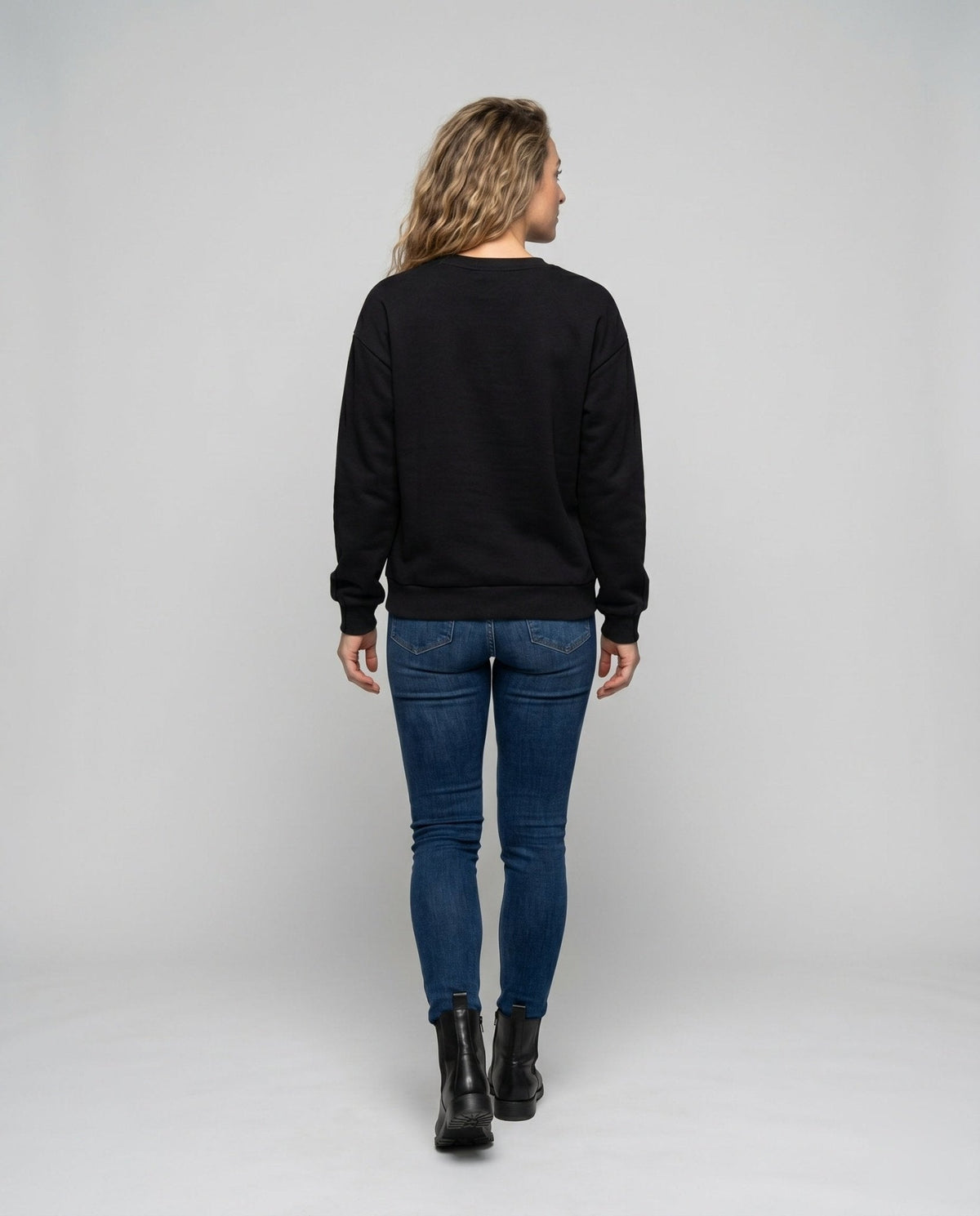 Women's sweatshirt with fashionable checkered bow design - Chichicherry