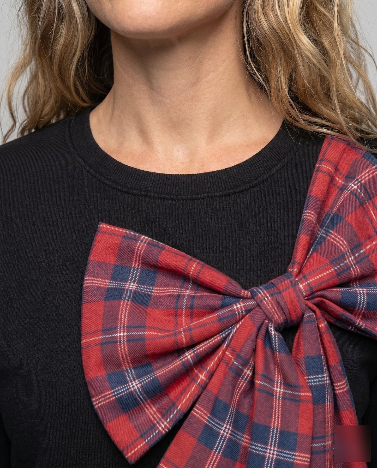 Women's sweatshirt with fashionable checkered bow design - Chichicherry