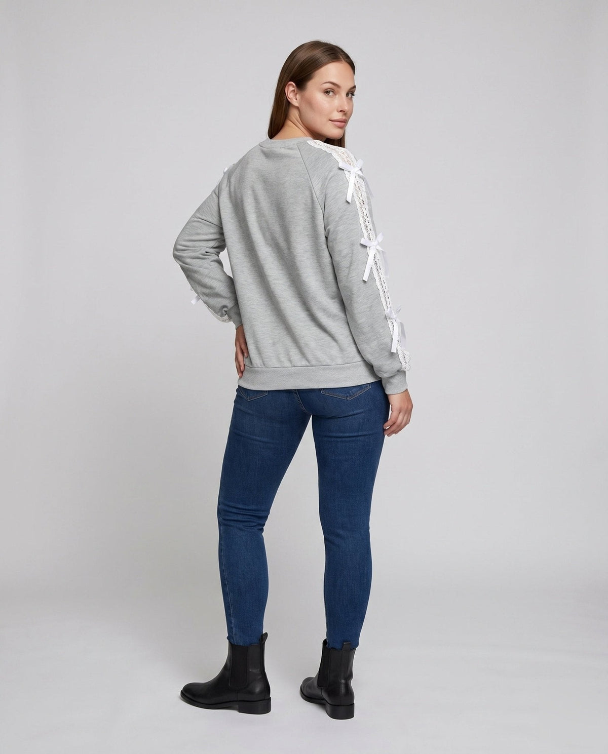 Women's sweatshirt with fine lace accents and decorative bows - Chichicherry