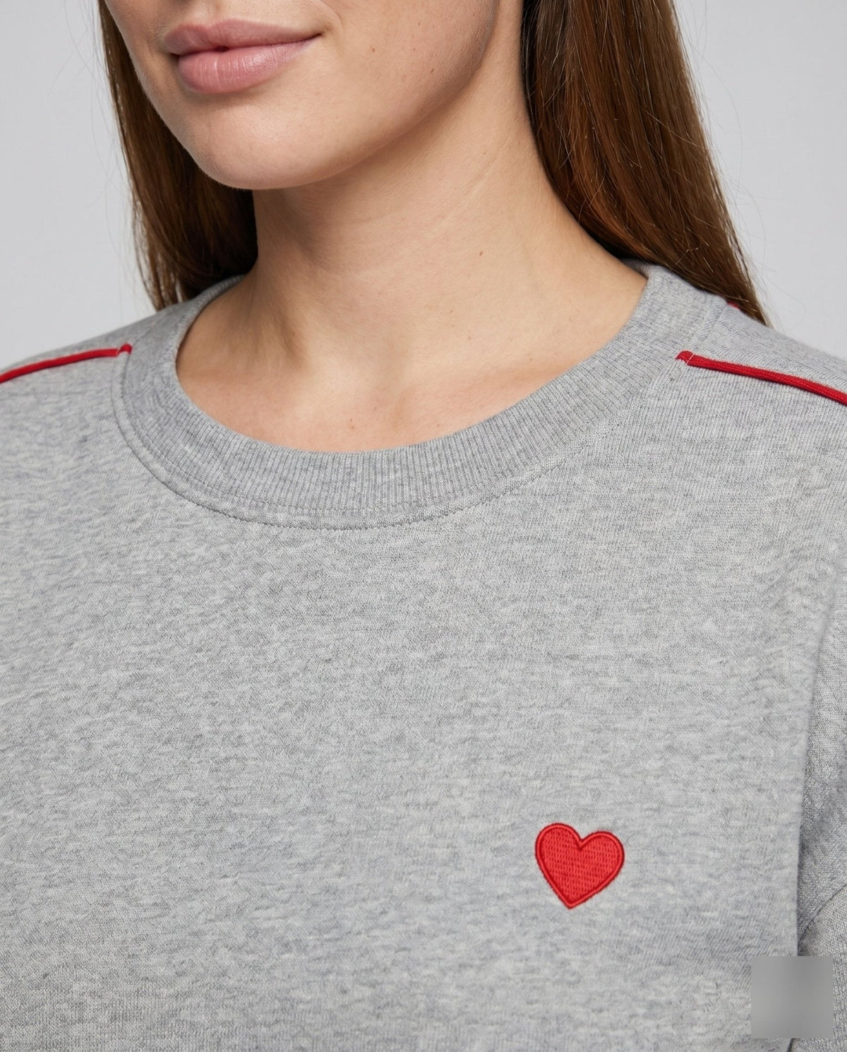 Women's sweatshirt with heart-shaped appliqués and trendy contrast stitching - Chichicherry