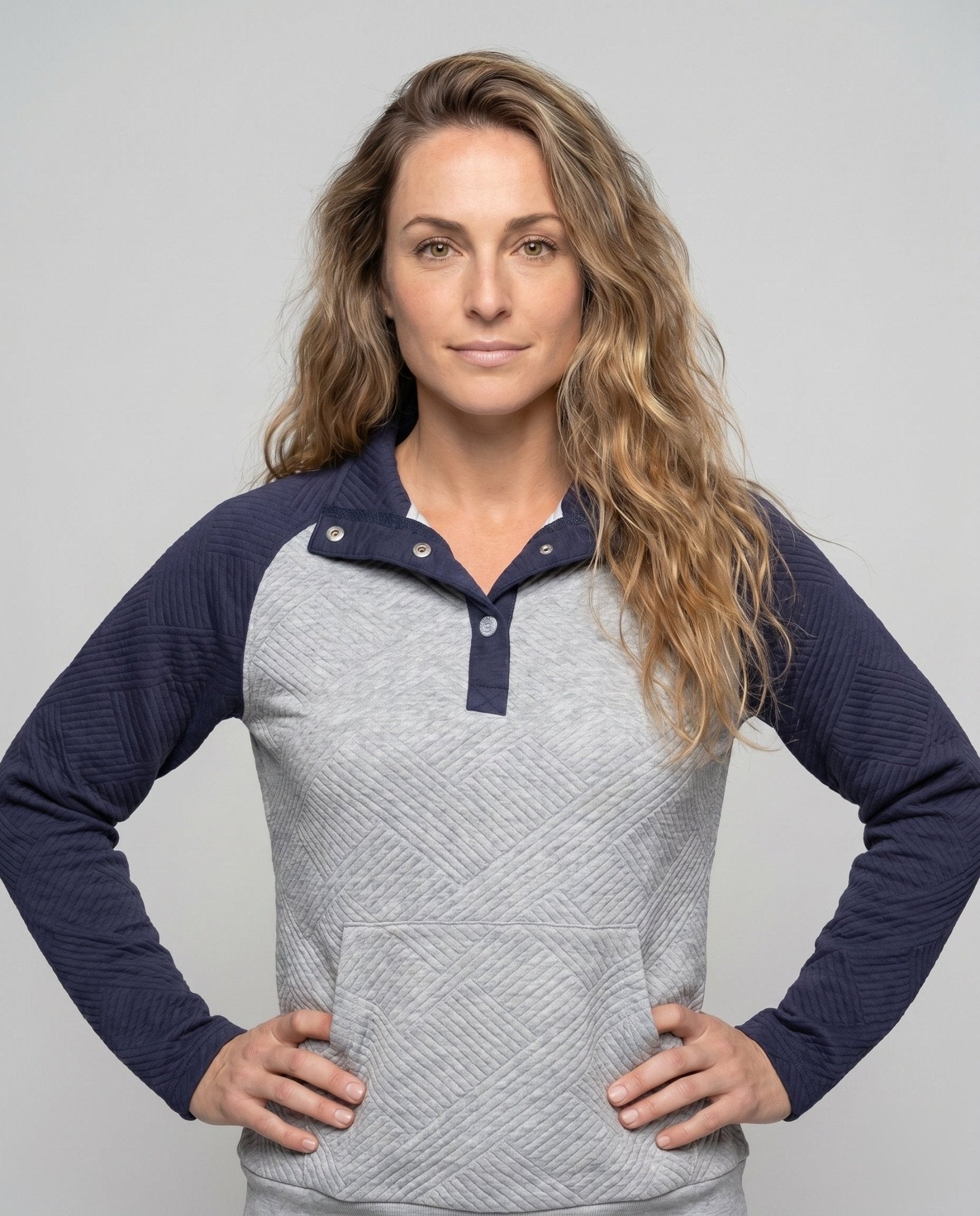 Women's sweatshirt with textured design and button-up stand collar - Chichicherry