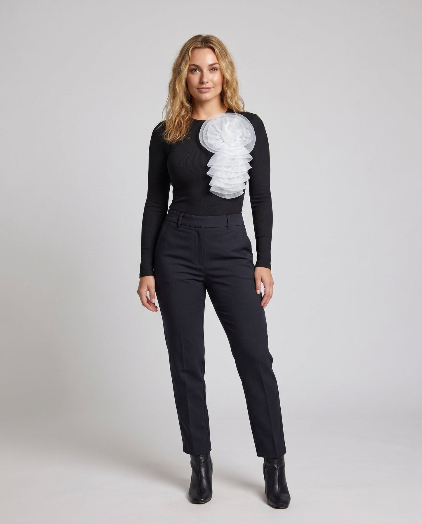 Women's top with elegant ruffles and refined sleeves - Chichicherry