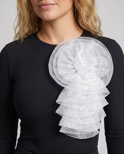 Women's top with elegant ruffles and refined sleeves - Chichicherry