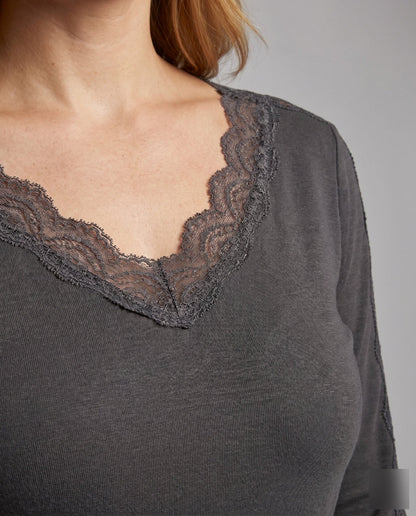 Women's top with lace embellishments and V-neck - Chichicherry